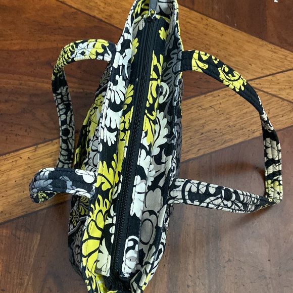 Vera Bradley small purse! Baroque design - Picture 4 of 10